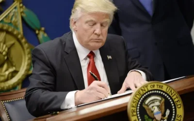 TRUMP TORNA E FIRMA 100 ORDINI ESECUTIVI: COSA CAMBIA.